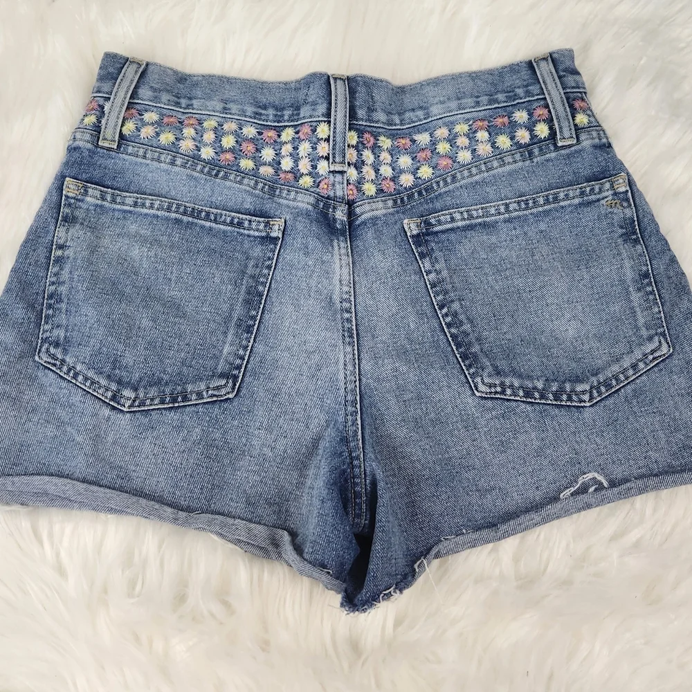 Madewell Floral Embroided Cutoff Medium Wash Denim Shorts